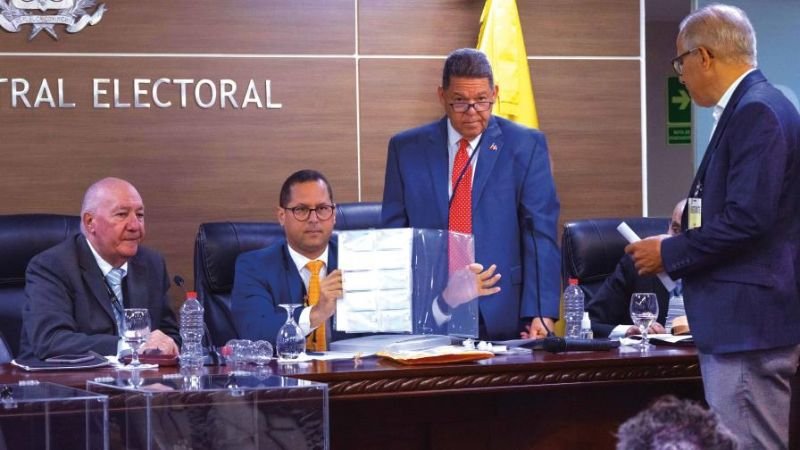 La JCE Evalúa Capacidades Tecnológicas de Oferentes para la Nueva Cédula de Identidad - Imagen