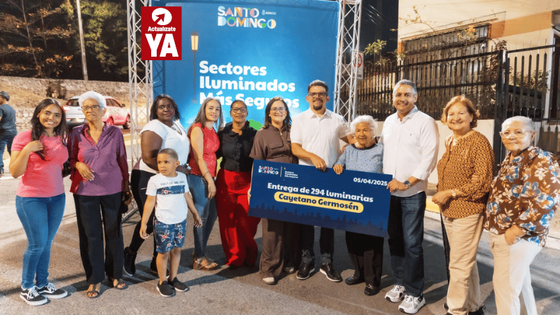 Carolina Mejía sigue con "Sectores Iluminados más Seguros", iluminando la Cayetano Germosén - Imagen