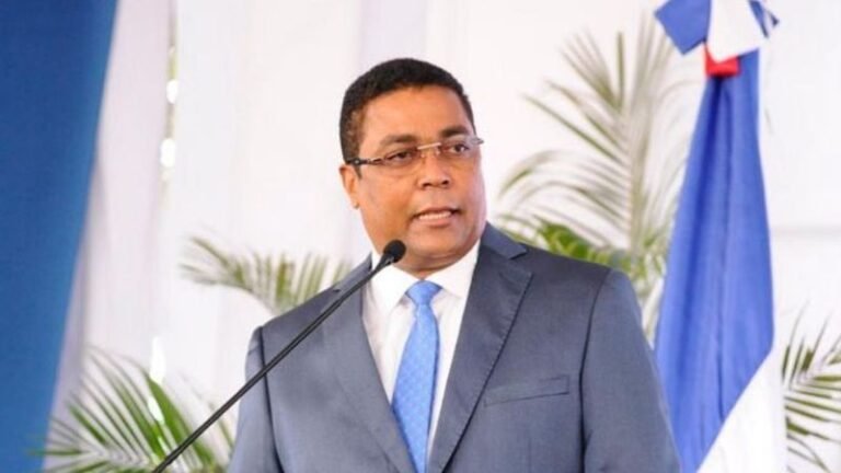 Víctor D’Aza sorprende en encuesta empresarial tras anunciar aspiración presidencial - Imagen